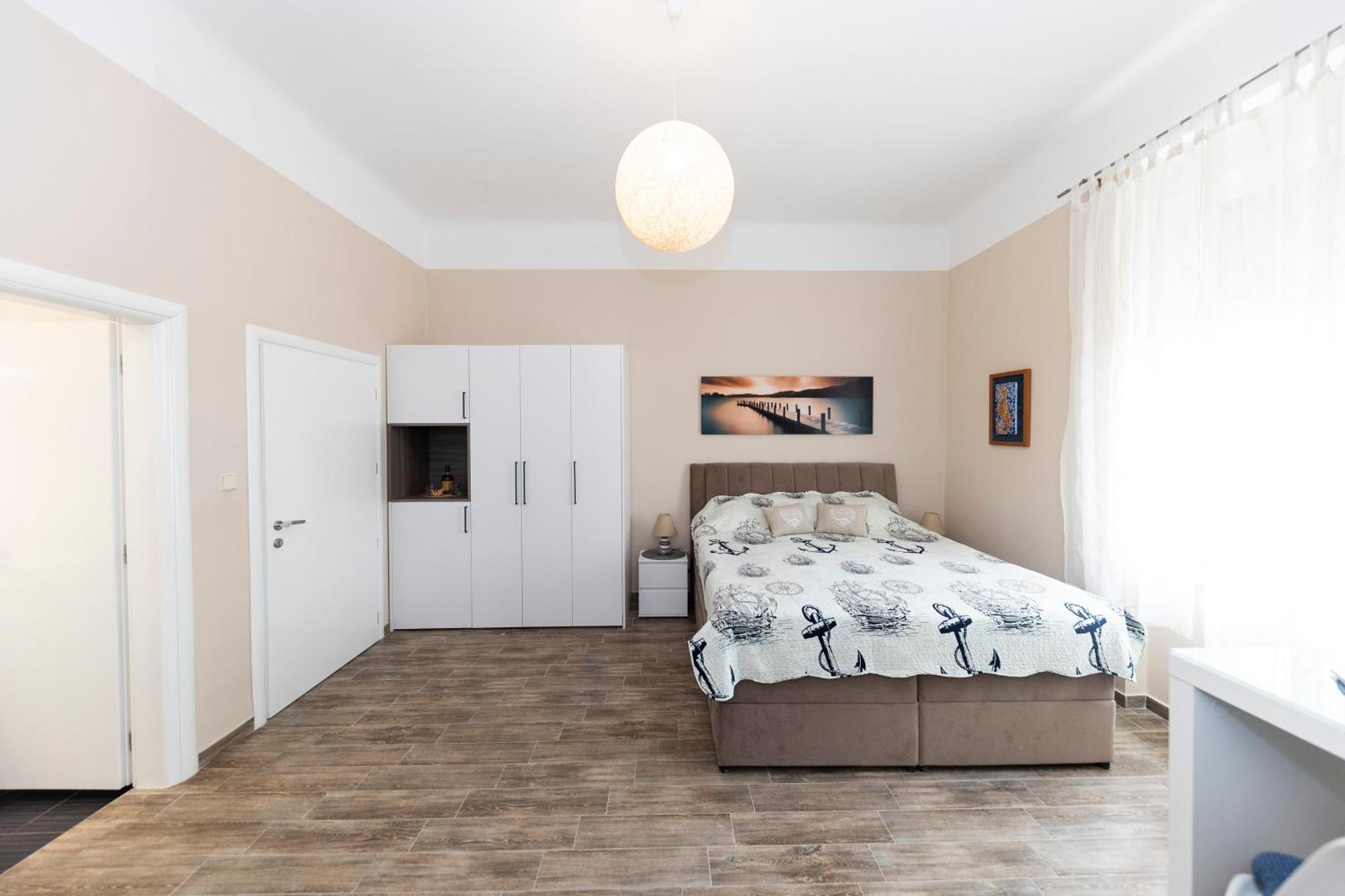 Apartman & Kolovare 1,